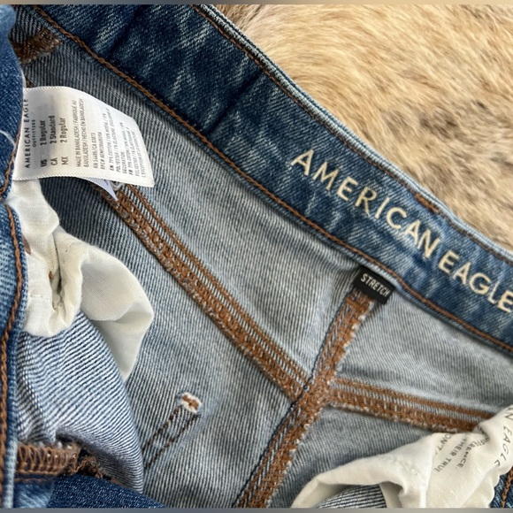 American Eagle Stretch Curvy Mom Jeans Size 2 - Picture 2 of 2